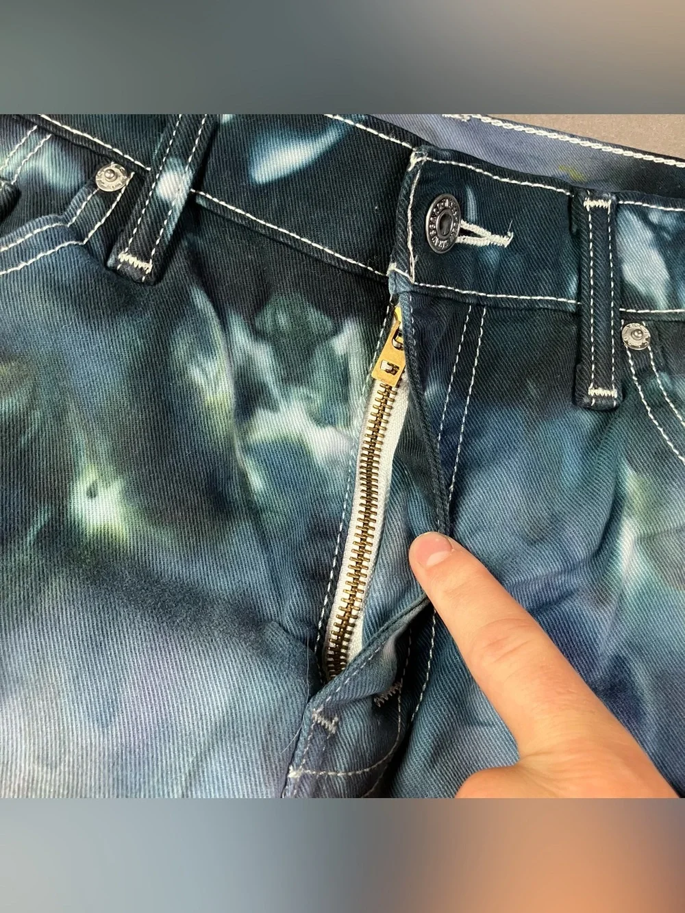 Levis 541 Athletic Taper Jeans Men’s Size 32x34 Tie Dye Navy Blue Multicolor. In